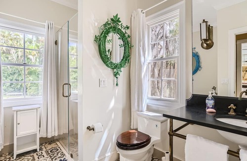 Palm Beach House | Fatio desigend 5 bd/6.5 ba Estate | Private Pool | Beach acccess | Quiet North End
