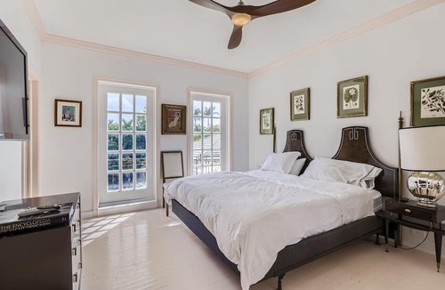 Palm Beach House | Fatio desigend 5 bd/6.5 ba Estate | Private Pool | Beach acccess | Quiet North End