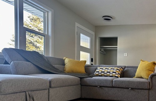 Red Deer House | Modern Retreat Close to Hospital/Clean/Htd Garage