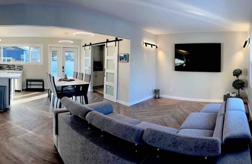 Red Deer House | Modern Retreat Close to Hospital/Clean/Htd Garage