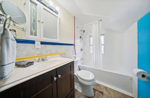 Mayfield Heights House | Colorful and Charming 3b 1b