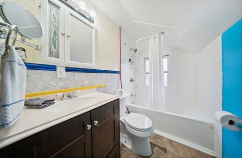 Mayfield Heights House | Charming Colorful Cottage
