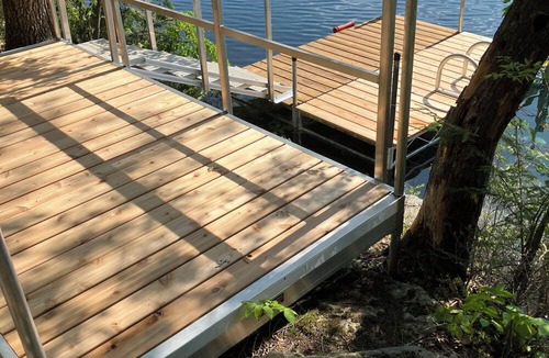 Forest Dale House | New 3-bedroom home on 9 acers with 850 ft of shoreline on gorgeous Fern Lake.