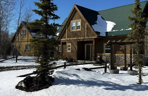 Fowler Lake Cabin | Family Friendly Cabin w/Jacuzzi at Fowler Lake