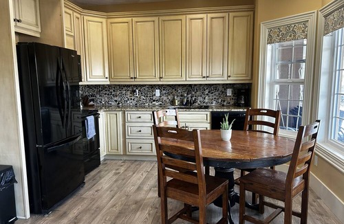 Fowler Lake Cabin | Family Friendly Cabin w/Jacuzzi at Fowler Lake