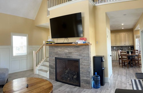 Fowler Lake Cabin | Family Friendly Cabin w/Jacuzzi at Fowler Lake