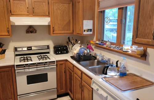Moriah Center Cottage | Thisldu for Your Summer Vacation! Private Dock!