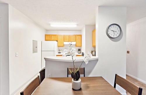 Wadsworth Apartment | Stratford Crossings 101 I 1 Bed 1 Bath