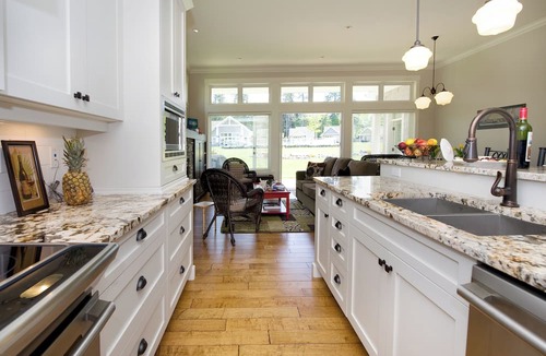 Regional District of Nanaimo House | Stunning 4 Bedroom Cottage by the Beach