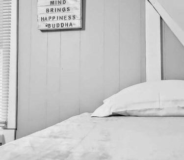 Bethlehem Ski Chalet | Lovely A-Frame cottage, ski season *Bring Dogs*