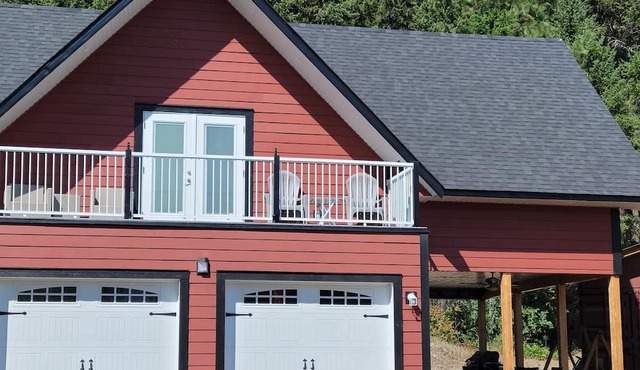 Cozy retreat, easy access to the Trans Canada Trail for hiking, biking and more!