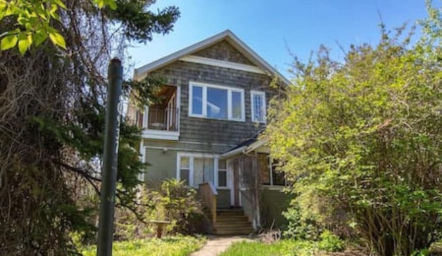Air Conditioned 5-Br/3-Ba | Private Pool & Hot Tub | Pool Table & Home Theatre