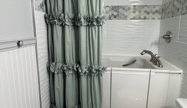 Family friendly 6-bedroom house with AC in Johnstown, Colorado.