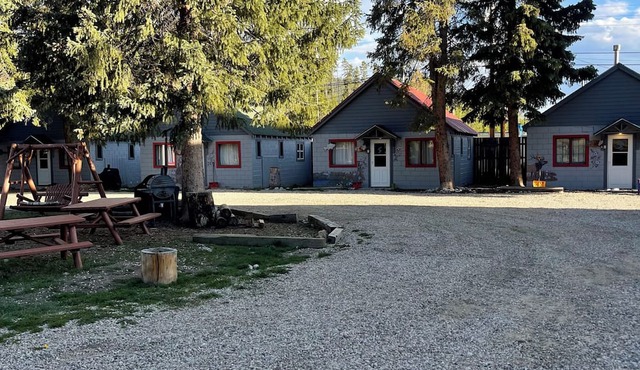 Lone Pine Cabins