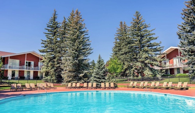 2 Queens Pool | Little America | Poolside Reset, Golf Access | 2 Units