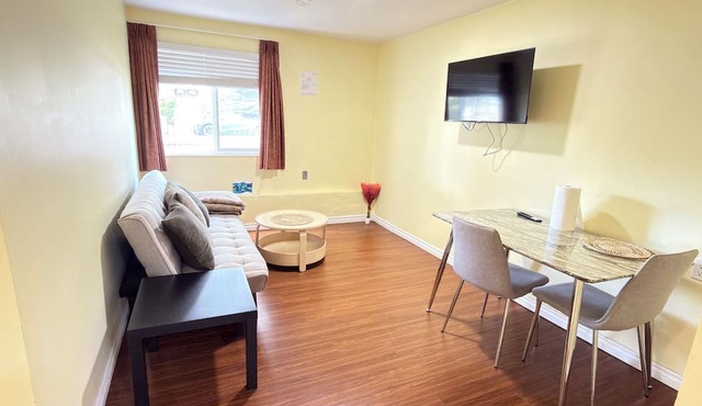 Spacious 3BR East Van Stay | Sleeps 6