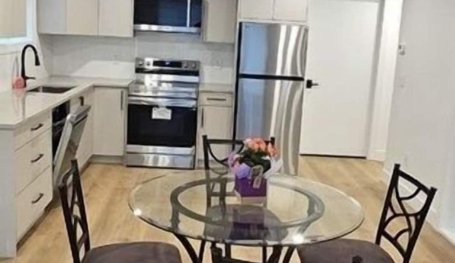 Modern Brand New: 2 Bedrooms + Large Den | Laundry | Fast internet