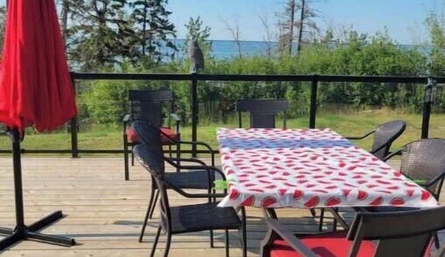 Our cottage is pet friendly and offers plenty of indoor and outdoor activities,