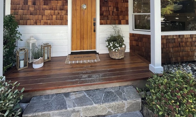 Surrey House | Crescent Beach Vintage Bungalow